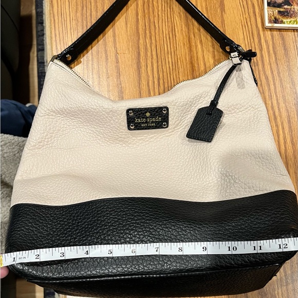 Kate Sade 13x 12 cream and black hobo style purse - Picture 2 of 5